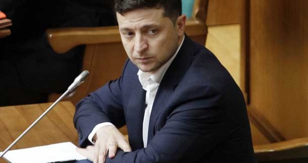 Зеленский запер украинцев по домам, запретив перемещение по стране, и призвал нардепов безотлагательно принять земельную реформу