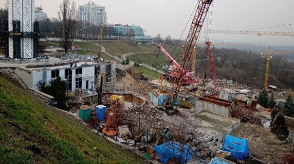 Голодоморный треш: 1 400 000 000 гривен на стройку, которая нужна только политикам