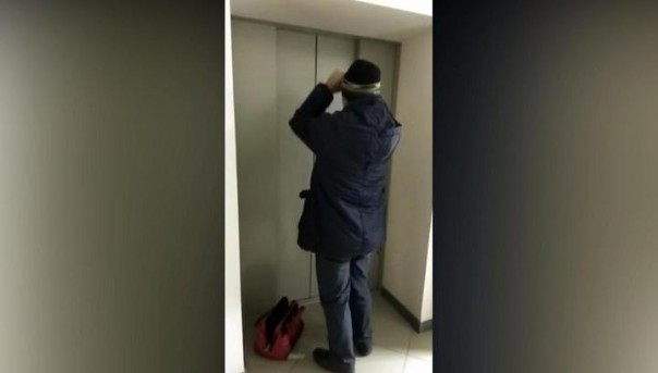 Врио губернатора Еврейской АО застрял в лифте отремонтированной больницы