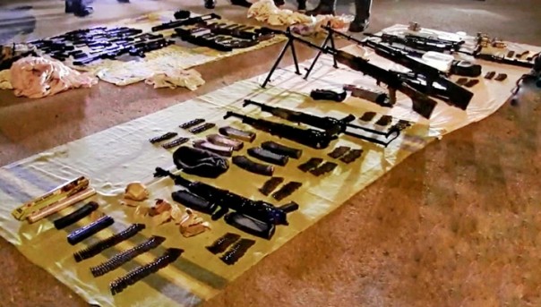 Силовики задержали на улице мужчину с пулеметами и боеприпасами