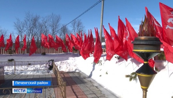 75 копий Знамени Победы развернули на Титовском рубеже