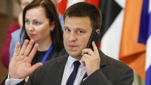 Премьер-министр Эстонии на русском языке призвал граждан к ответственности