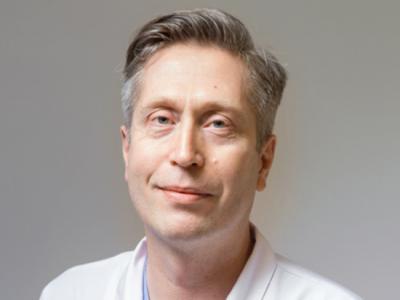 Реаниматолог Пироговки пристыдил боящихся "за свои кофейни": "Странно слышать крики"