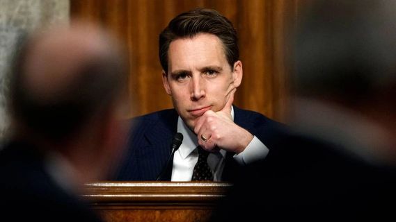 Сенатор Хоули поддался пропаганде Трампа. Александр Роджерс