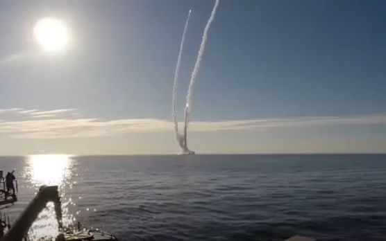 Залповый пуск баллистических ракет «Булава» из акватории Белого моря по Куре.