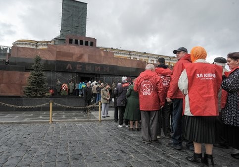 Введите ЧС, только мы к мавзолею сходим и еще пару дел есть: какие внутренние распри происходят внутри КПРФ