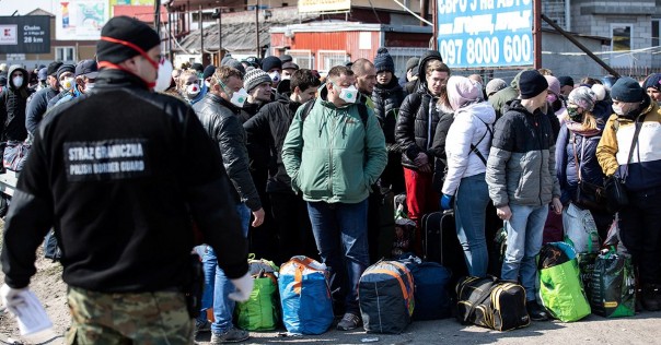 Неграждане мира: мигранты из Прибалтики и с Украины стали главной жертвой нового кризиса