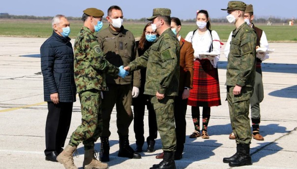 Встречали с хлебом и солью! 87 военнослужащих и 16 единиц техники: ВКС РФ завершили доставку гумпомощи в Сербию