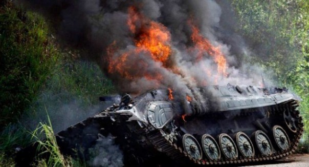 Операция "Самоликвидация": БМП ВСУ загорелась во время обстрела ЛНР