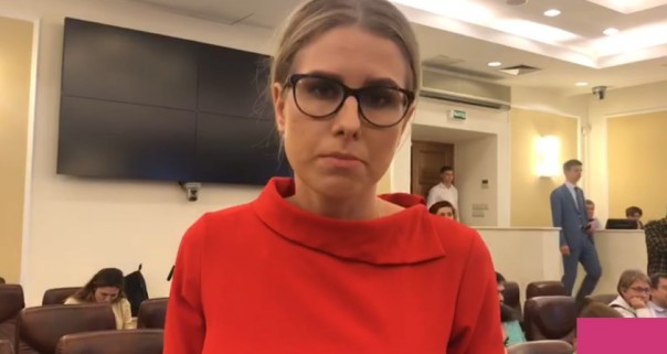 Соболь, как истинная проститутка, мечется от партии «Яблоко» к КПРФ