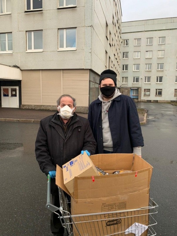 Бомж Борис Вишневский пиарится на помощи медикам