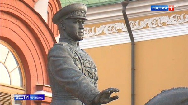 Памятник маршалу Жукову вернули на Манежную площадь
