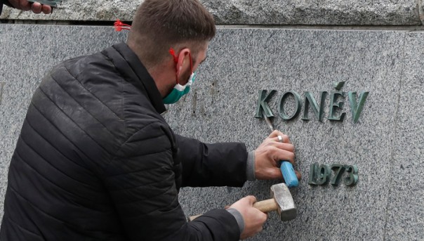 У страха глаза велики: некоторые чешские политики вспомнили об "агентах КГБ"