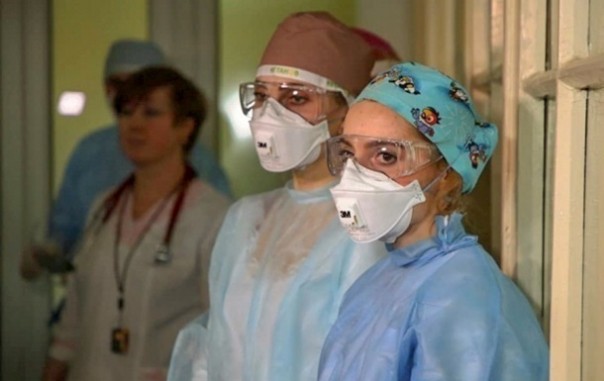 На Украине COVID заразились почти 1,5 тыс медиков