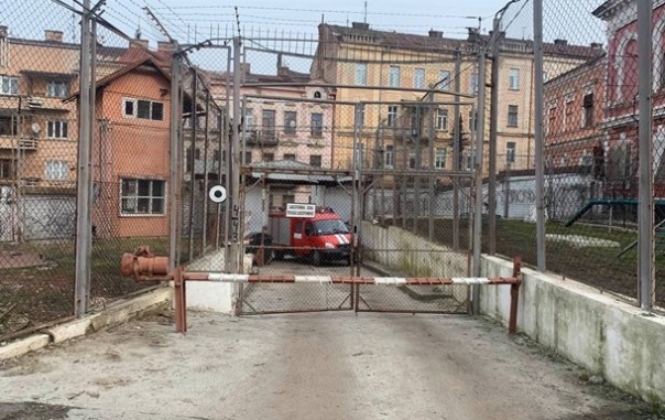 В Черновицком СИЗО произошел бунт из-за заключенного с коронавирусом [18+]