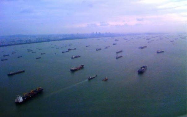 Себе в убыток: американские компании заполняют танкеры, но время ушло