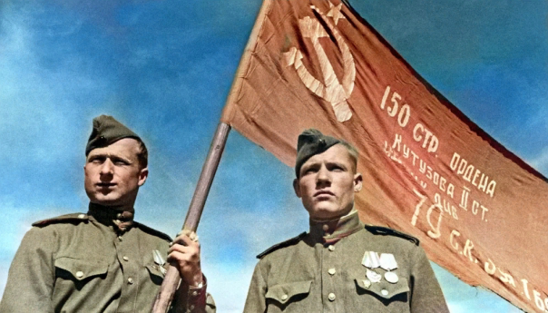 75 лет назад взвилось Знамя над Рейхстагом