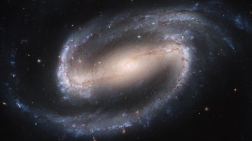 Почему некоторые галактики спиральной формы?