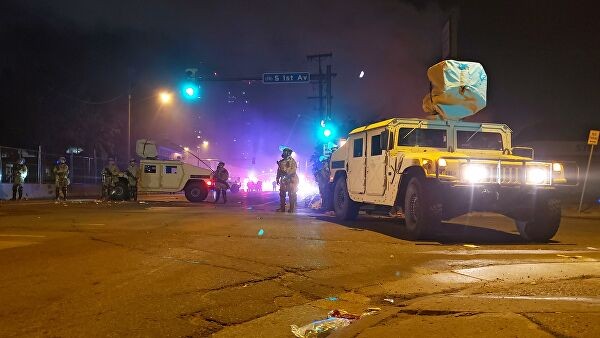 В Миннеаполисе полиция разогнала протесты газом и резиновыми пулями