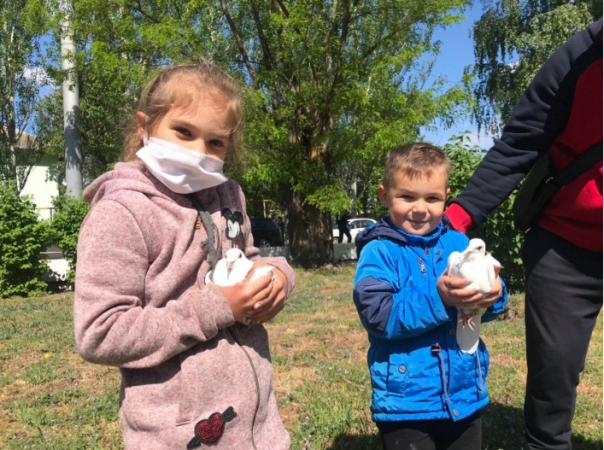 Белые голуби взмыли в небо в Мелитополе в День Победы