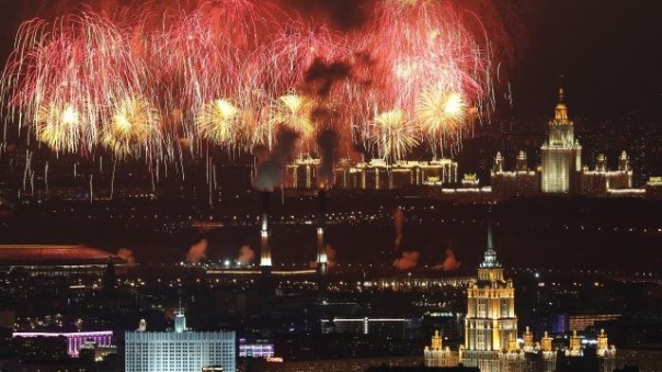 Салют в честь Дня России