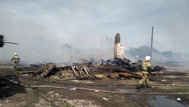 Печки вместо домов: в Самарской области в результате крупного пожара полностью сгорело 11 домов