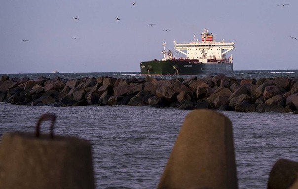 Первый танкер с американской нефтью для Белоруссии прибыл в порт Литвы