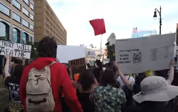 Новые бунты в США под красным знаменем