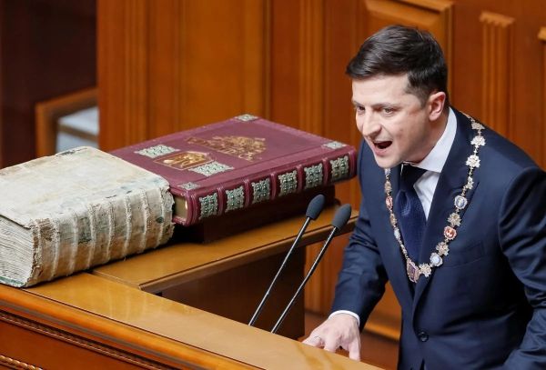 Зеленский в минусе: рейтинг украинского президента упал ниже плинтуса