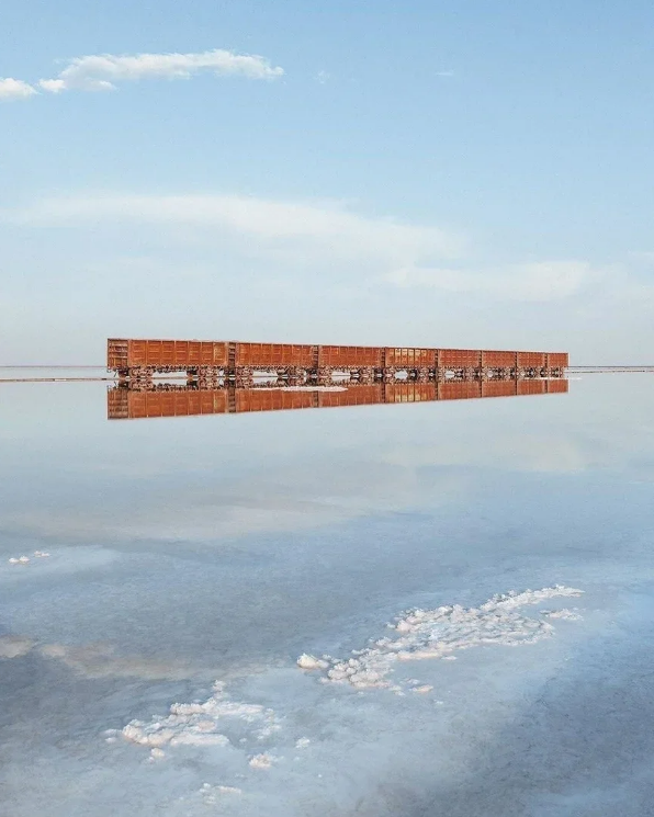 "Такой железной дороги нет во всем мире",  сказал американский фотограф, когда приехал в Астрахань