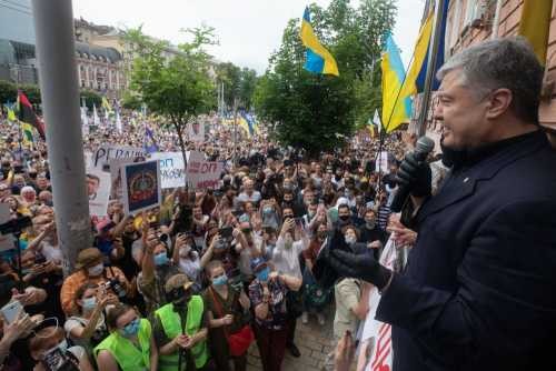 Порошенко метит в мученики