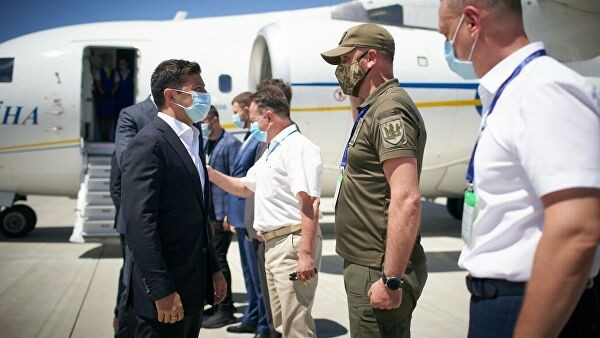 На улицах Херсона встретились Зеленский и клятва Гитлеру