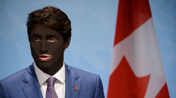 Премьер Канады вышел к журналистам с блэкфейсом в знак поддержки протестующих в США