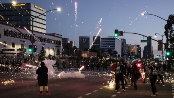 Компании люксовых брендов в США получили "двойной удар" от коронавируса и беспорядков