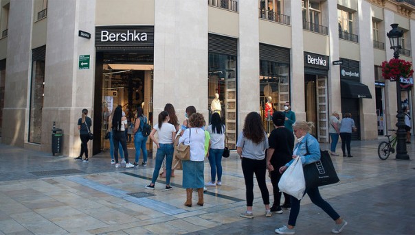 Модный приговор: Zara и Bershka закрываются по всему миру