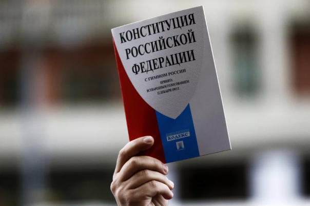 История, территории, приоритет законов: три важные поправки в Конституцию