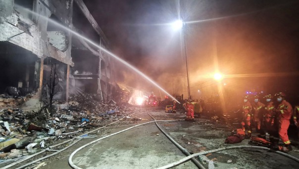 Взрыв бензовоза в Китае: число жертв выросло до 19 человек