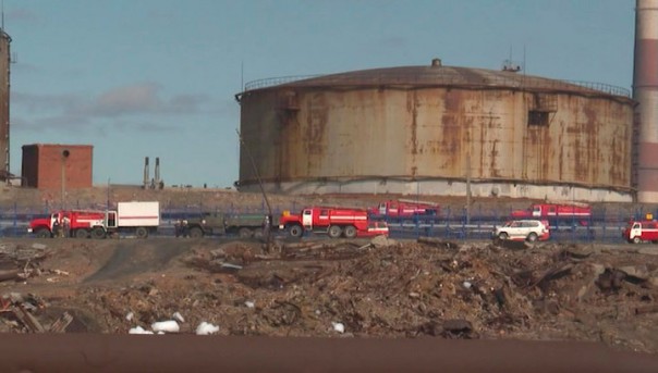 МЧС завершило активную фазу сбора нефтепродуктов в Норильске | Возбуждено уголовное дело в отношении сотрудника Ростехнадзора, проверявшего ТЭЦ-3