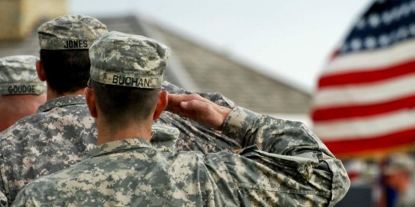 Свидание вслепую: Армия США борется с неравенством, отменяя фотографии