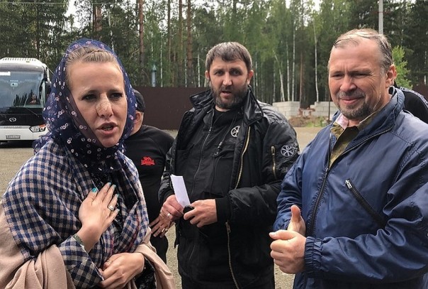 На Ксению Собчак напали в Среднеуральском женском монастыре, где прячется опальный отец Сергий