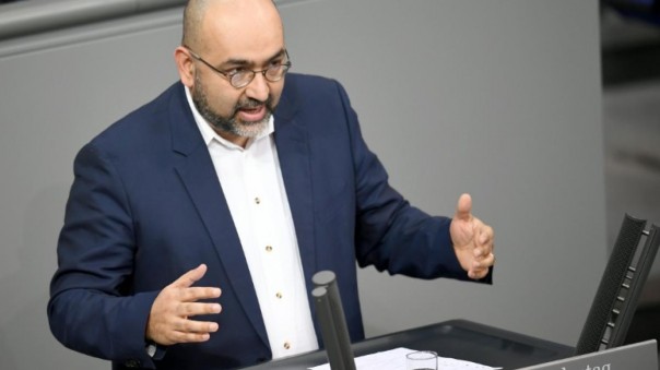 Русские делают ставку на Париж! – Депутат Бундестага испугался статьи Путина