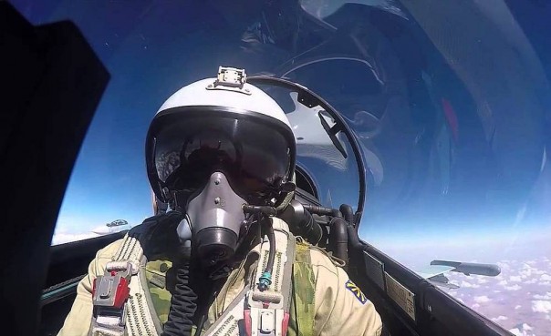 Российские истребители перехватили американского разведчика над Японским морем