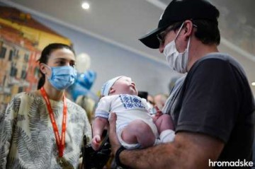 Европейцы пользуются отчаянием украинок — The Guardian раскрывает масштабы бизнеса по продаже детей