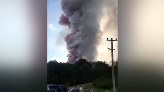 Серия мощных взрывов прогремела на фабрике фейерверков на северо-западе Турции, почти 100 раненых, двое погибших