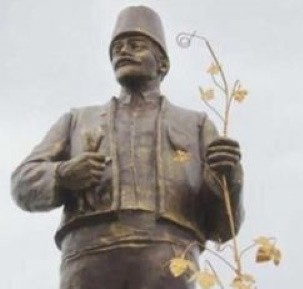 Под Одессой монументального Ленина переделали в болгарского виноградаря