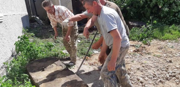 В Тернопольской области общественный туалет размещался на еврейской могильной плите