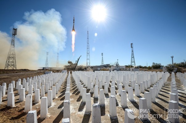 Подписаны контракты с туристами, которые полетят на "Союзе" в 2021 году