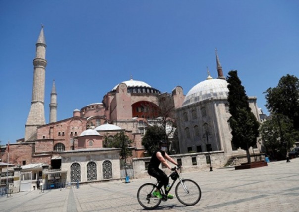 Прежним останется только имя: Айя-София больше не символ объединения христиан и мусульман | Эрдоган бросает вызов в том числе и России