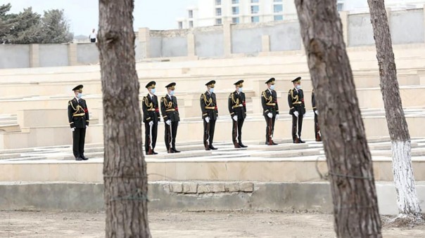 Насильно мир не будет: кто способен успокоить Ереван и Баку