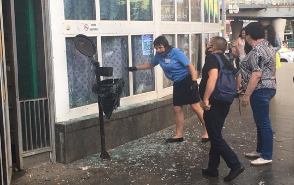 В Киеве у входа в метро прогремел взрыв, пострадали четыре человека